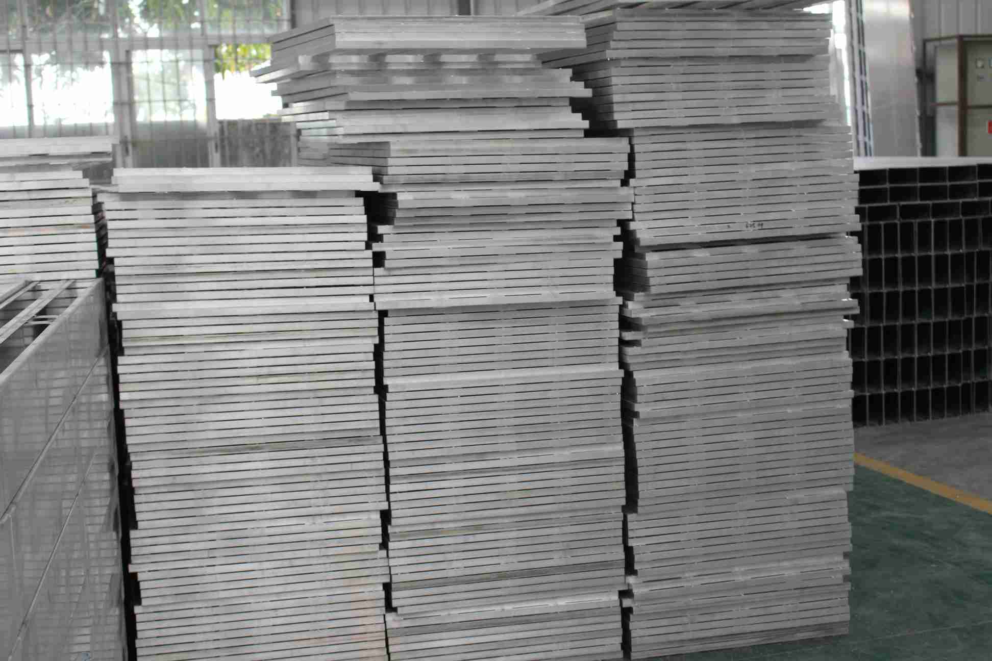 鋁蜂窩板的安裝過程中出現的質量問題分析及其防治措施 鋁蜂窩板的安裝過程中出現的質量問題分析及其防治措施