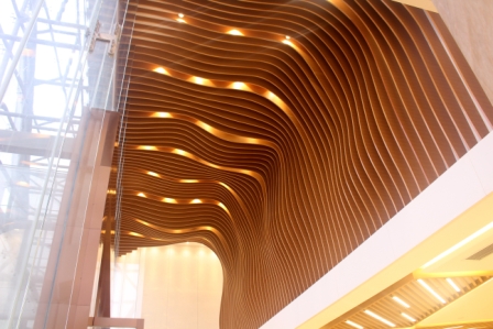 選擇鋁蜂窩板定制廠(chǎng)家需要注意什么